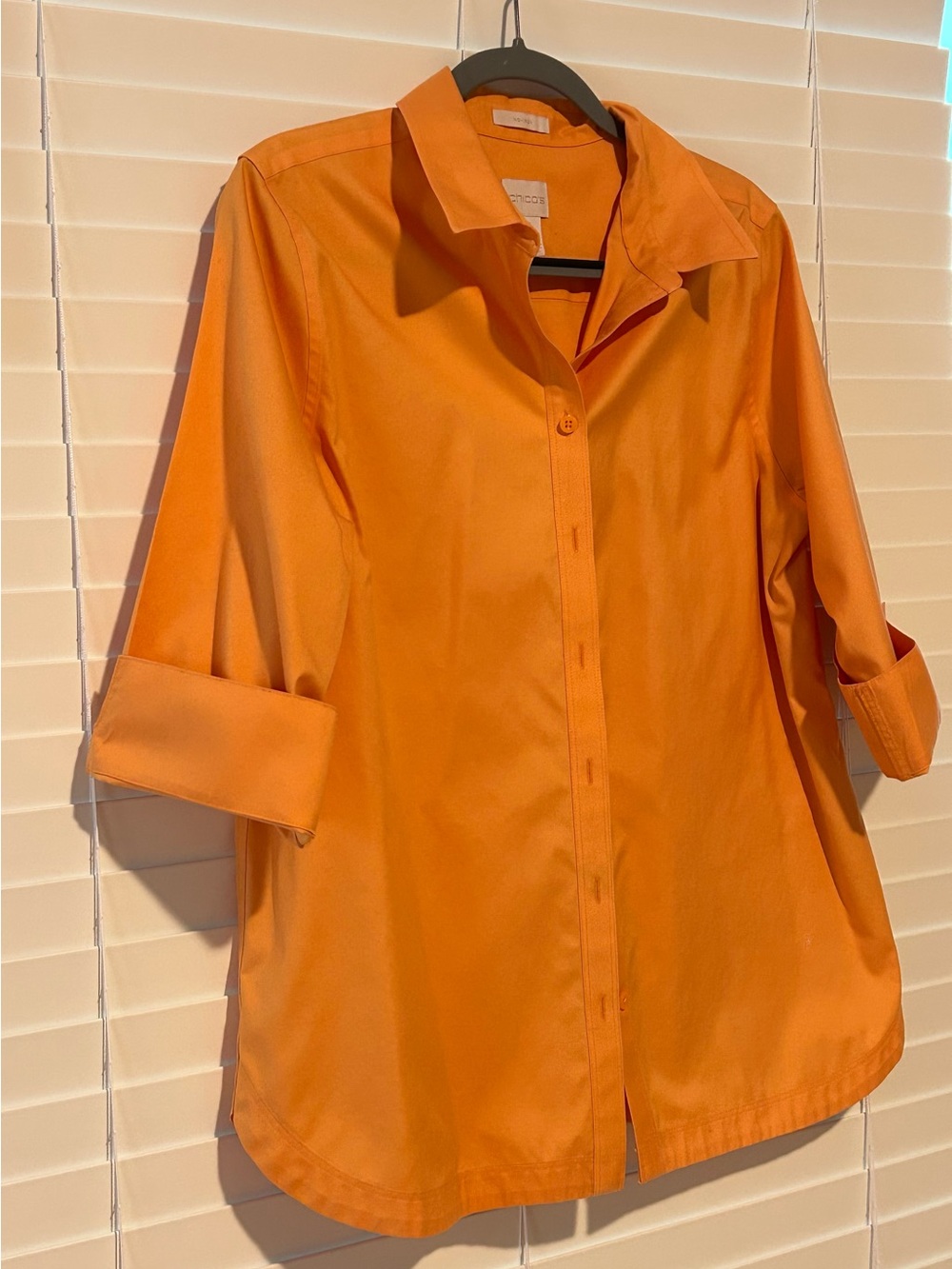 Chico’s No Iron Blouse. Med.